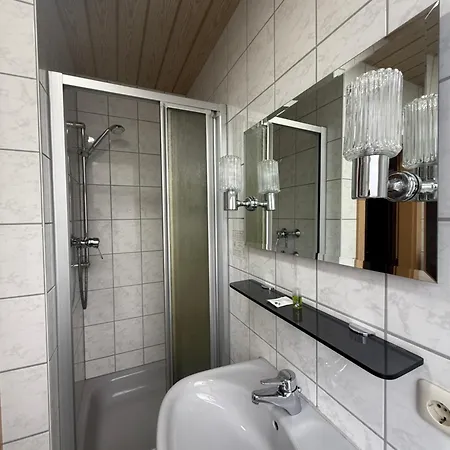 Landgasthof Zur Guten Quelle 招待所 3*