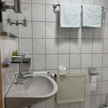 Landgasthof Zur Guten Quelle 招待所 3*